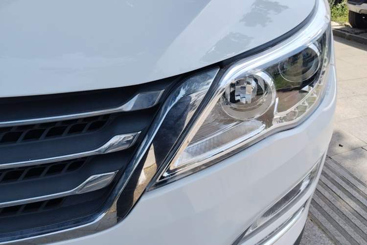 Used Baojun 560 2015 1.8L manual Comfort trim level Left Front Headlight