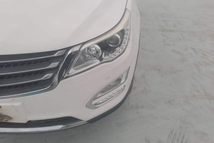 Used Baojun 560 2015 1.8L manual luxury version Left Front Headlight