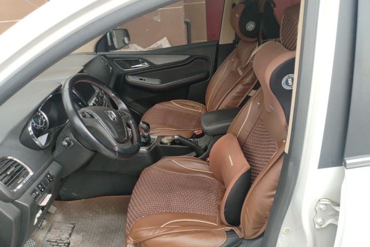 Used Baojun 560 2015 1.8L manual luxury version Left Front Seat