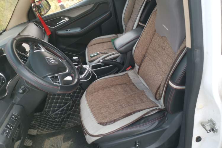 Used Baojun 560 2015 1.8L manual luxury version Left Front Seat