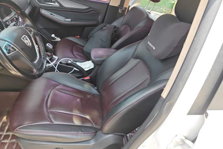 Used Baojun 560 2015 1.8L manual luxury version Left Front Seat
