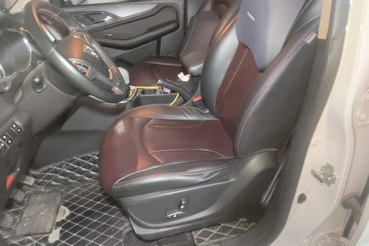 Used Baojun 560 2015 1.8L manual luxury version Left Front Seat