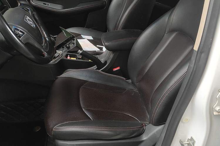 Used Baojun 560 2015 1.8L manual luxury version Left Front Seat