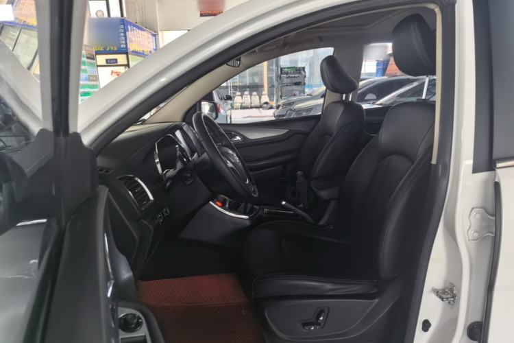 Used Baojun 560 2015 1.8L manual luxury version Left Front Seat