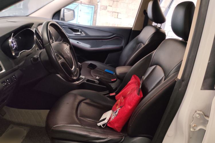Used Baojun 560 2015 1.8L manual luxury version Left Front Seat