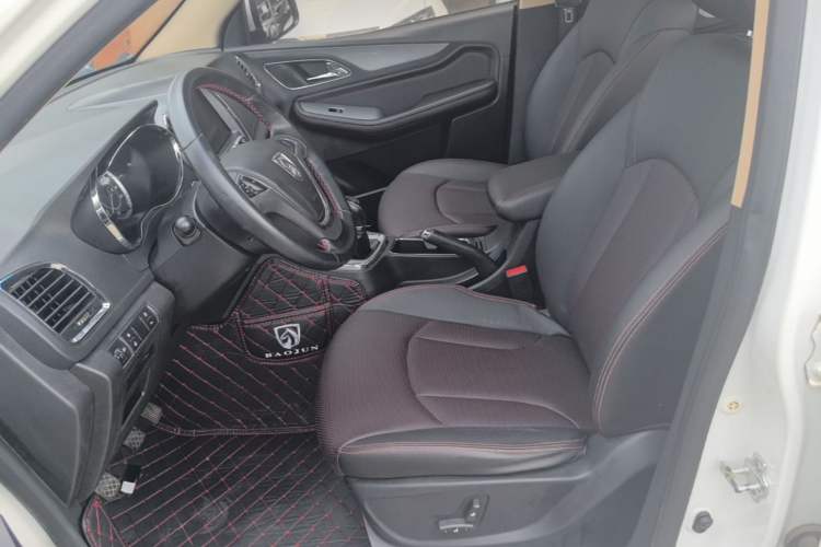Used Baojun 560 2015 1.8L manual luxury version Left Front Seat
