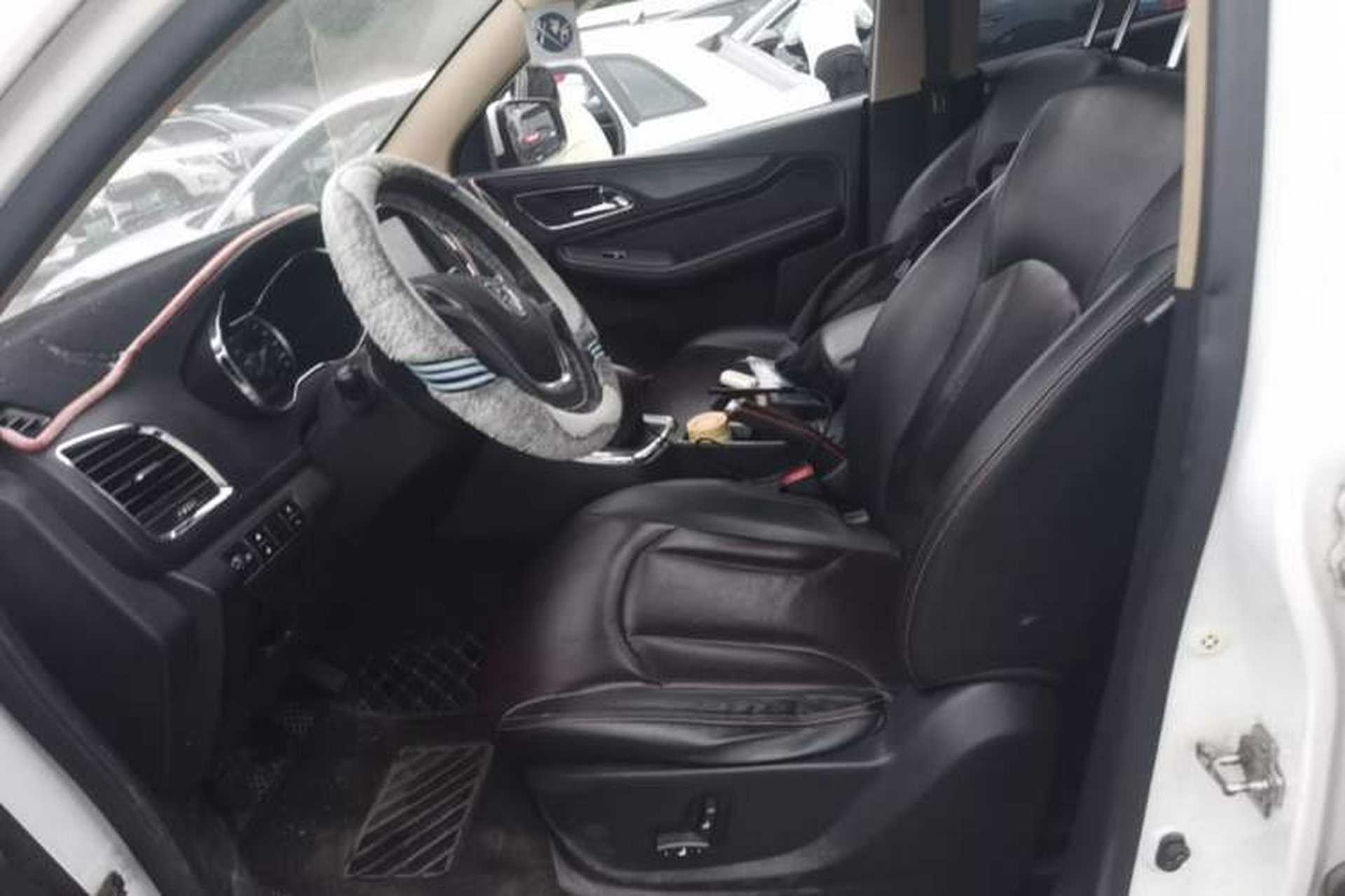 Used Baojun 560 2015 1.8L manual luxury version Left Front Seat