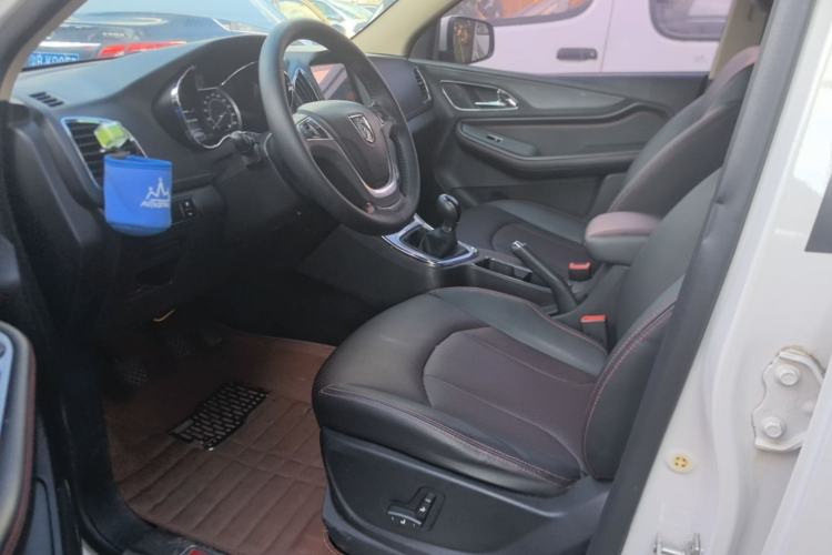 Used Baojun 560 2015 1.8L manual luxury version Left Front Seat