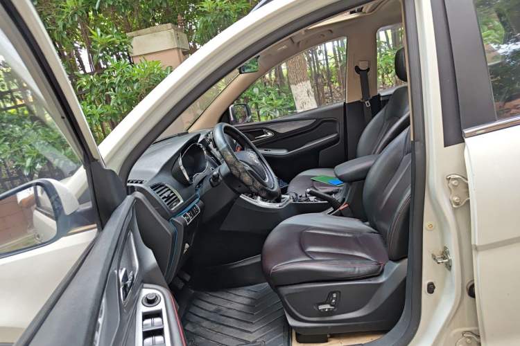 Used Baojun 560 2015 1.8L manual luxury version Left Front Seat