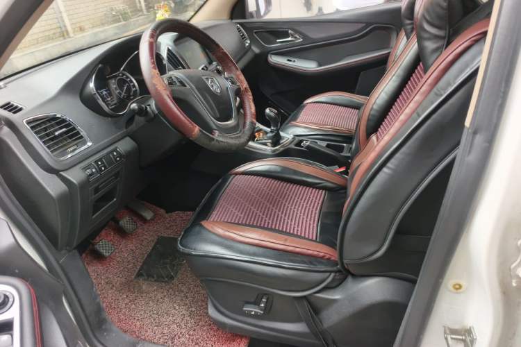Used Baojun 560 2015 1.8L manual luxury version Left Front Seat