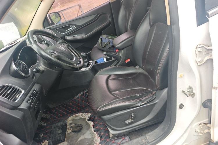 Used Baojun 560 2015 1.8L manual luxury version Left Front Seat