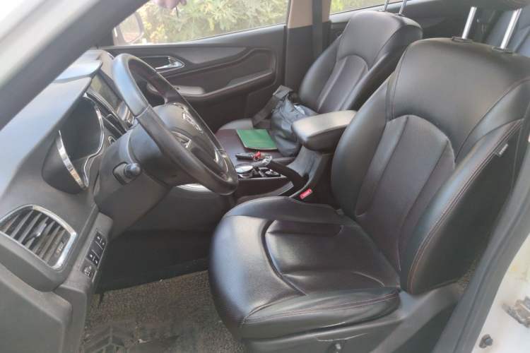 Used Baojun 560 2015 1.8L manual luxury version Left Front Seat