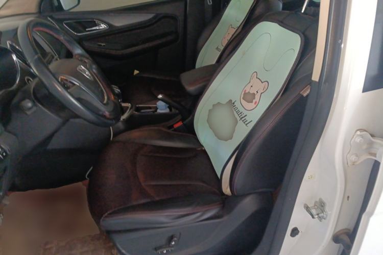 Used Baojun 560 2015 1.8L manual luxury version Left Front Seat
