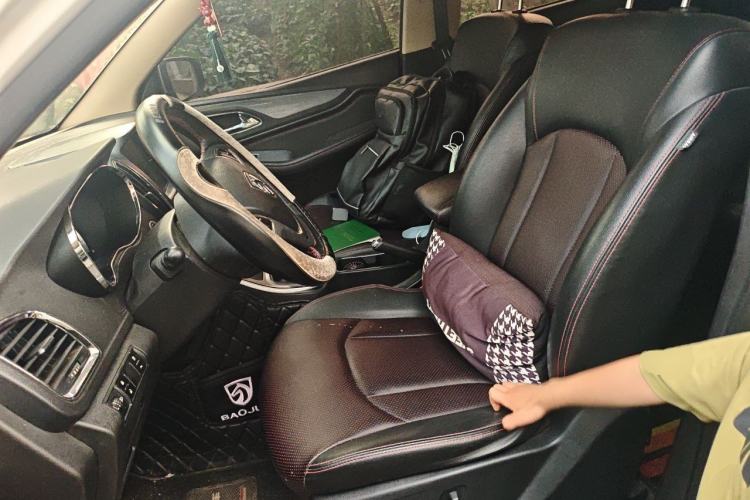 Used Baojun 560 2015 1.8L manual luxury version Left Front Seat