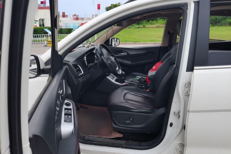 Used Baojun 560 2015 1.8L manual luxury version Left Front Seat