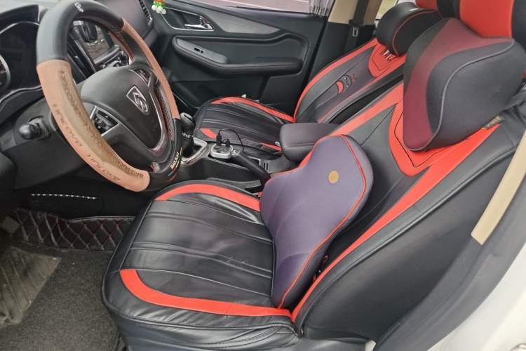 Used Baojun 560 2015 1.8L manual luxury version Left Front Seat