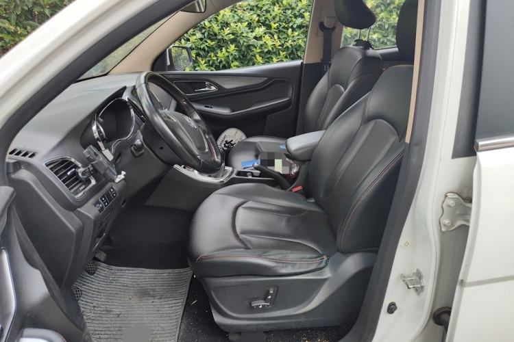 Used Baojun 560 2015 1.8L manual luxury version Left Front Seat
