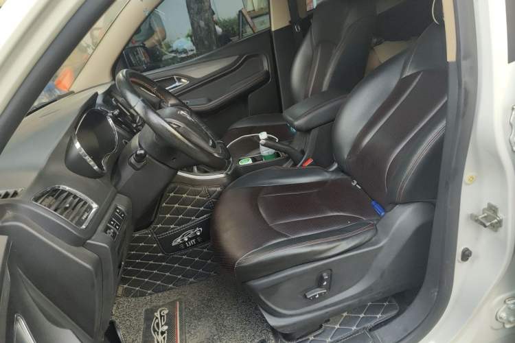 Used Baojun 560 2015 1.8L manual luxury version Left Front Seat