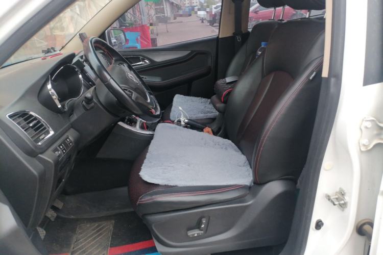 Used Baojun 560 2015 1.8L manual luxury version Left Front Seat