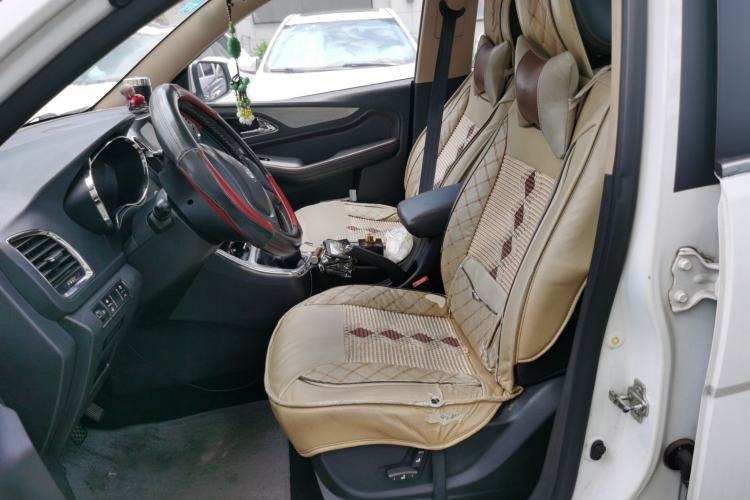 Used Baojun 560 2015 1.8L manual luxury version Left Front Seat