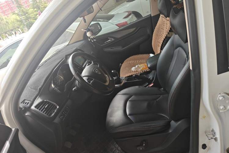 Used Baojun 560 2015 1.8L manual luxury version Left Front Seat