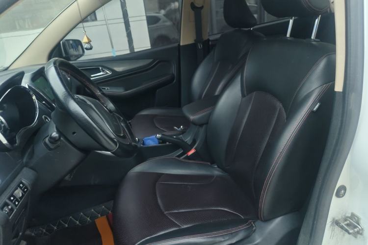 Used Baojun 560 2015 1.8L manual luxury version Left Front Seat