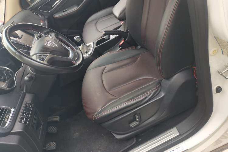 Used Baojun 560 2015 1.8L manual luxury version Left Front Seat