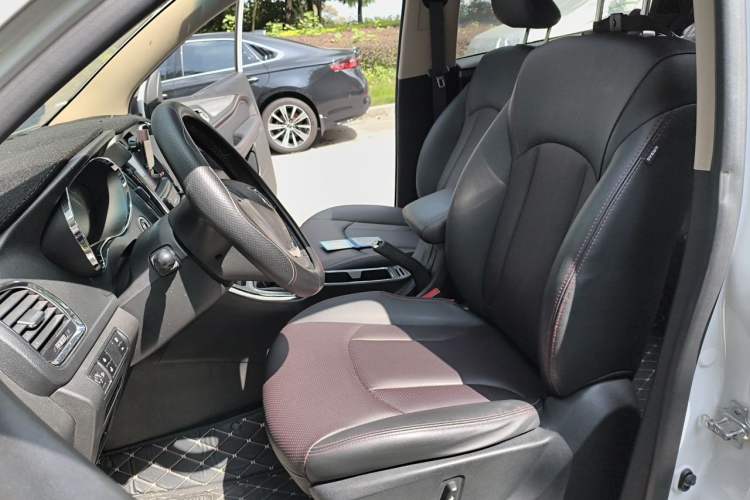Used Baojun 560 2015 1.8L manual luxury version Left Front Seat