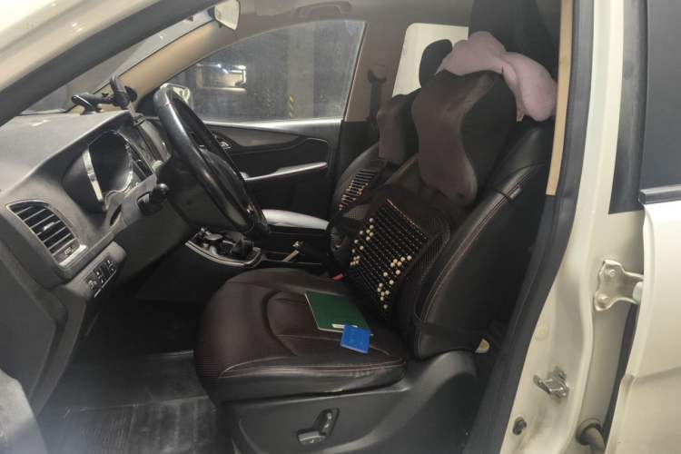 Used Baojun 560 2015 1.8L manual luxury version Left Front Seat