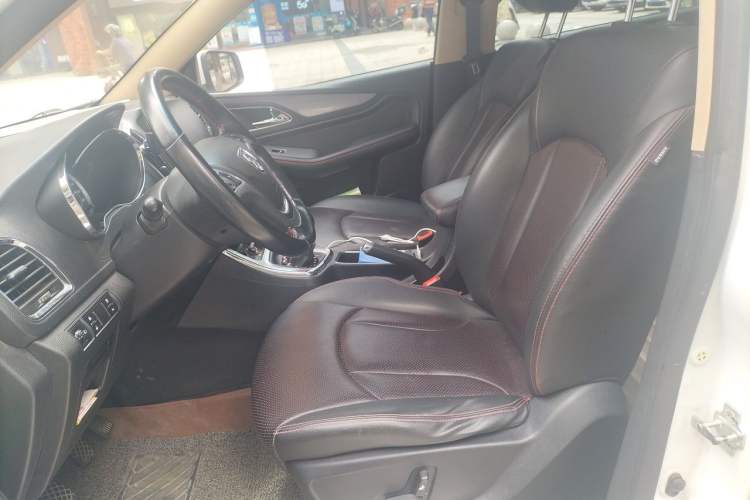 Used Baojun 560 2015 1.8L manual luxury version Left Front Seat