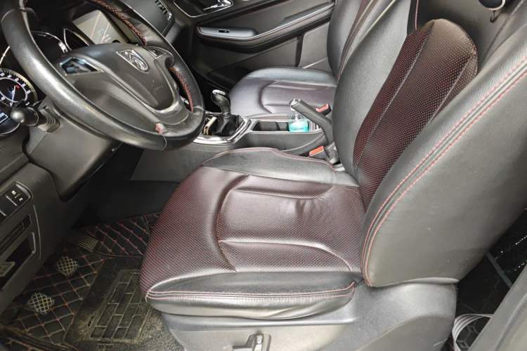 Used Baojun 560 2015 1.8L manual luxury version Left Front Seat