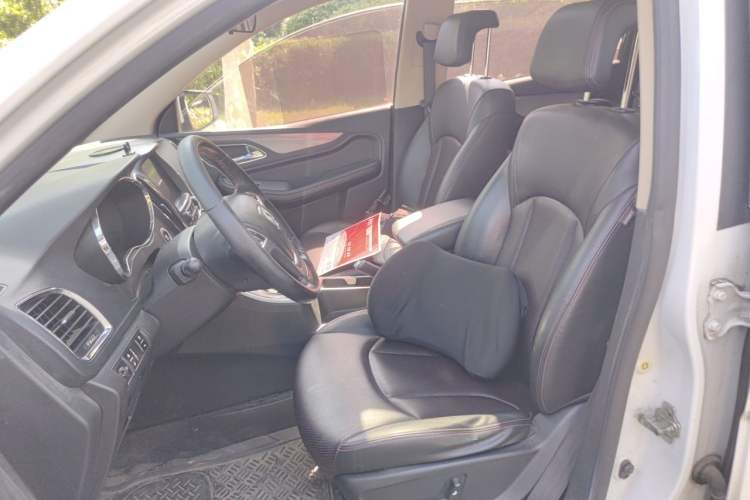 Used Baojun 560 2015 1.8L manual luxury version Left Front Seat
