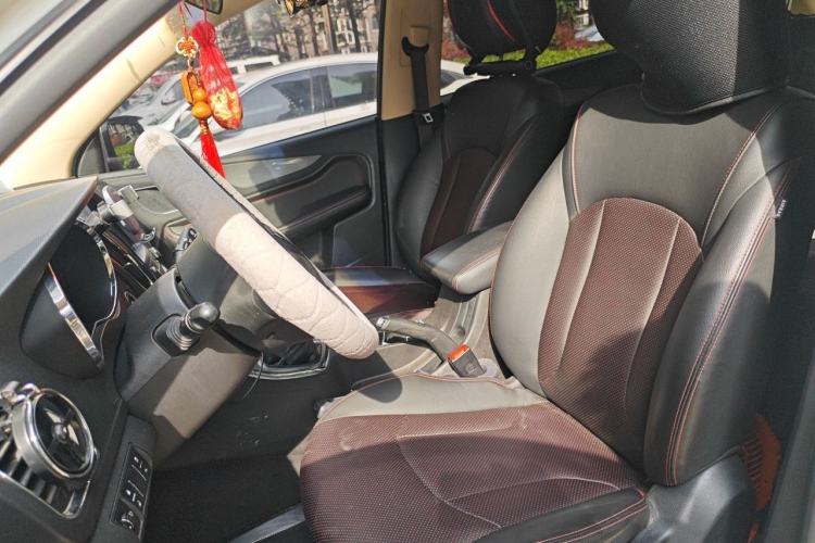 Used Baojun 560 2015 1.8L manual luxury version Left Front Seat