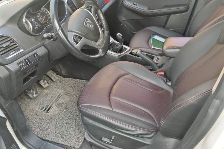 Used Baojun 560 2015 1.8L manual luxury version Left Front Seat