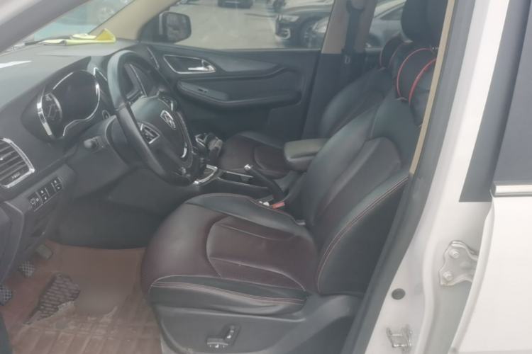 Used Baojun 560 2015 1.8L manual luxury version Left Front Seat
