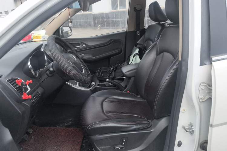 Used Baojun 560 2015 1.8L manual luxury version Left Front Seat