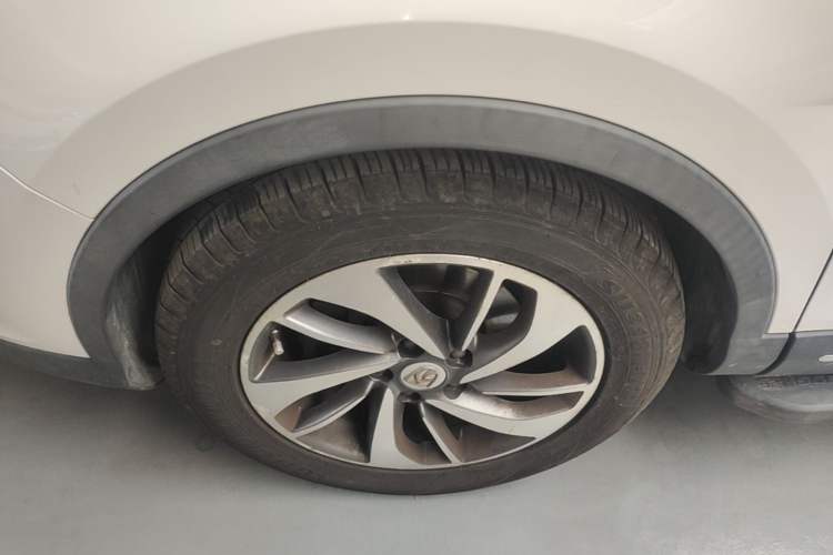 Used Baojun 560 2015 1.8L manual luxury version Left Front Wheel Hub