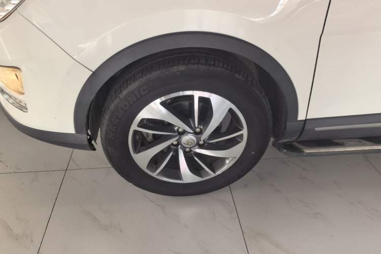Used Baojun 560 2015 1.8L manual luxury version Left Front Wheel Hub