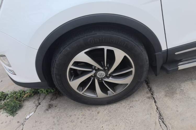 Used Baojun 560 2015 1.8L manual luxury version Left Front Wheel Hub