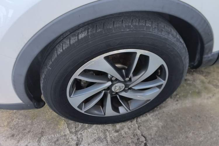 Used Baojun 560 2015 1.8L manual luxury version Left Front Wheel Hub