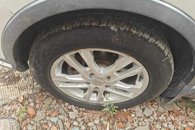Used Baojun 560 2015 1.8L Manual Elite Edition Left Front Wheel Hub