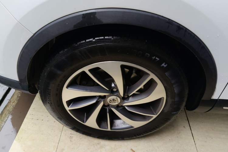 Used Baojun 560 2015 1.8L manual luxury version Left Front Wheel Hub