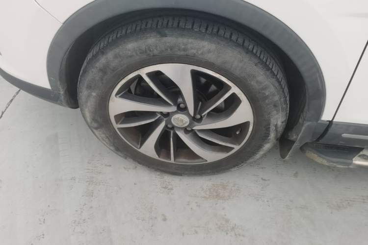 Used Baojun 560 2015 1.8L manual luxury version Left Front Wheel Hub