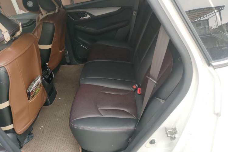 Used Baojun 560 2015 1.8L manual luxury version Left Rear Seat