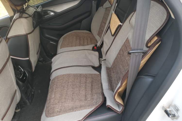 Used Baojun 560 2015 1.8L manual luxury version Left Rear Seat