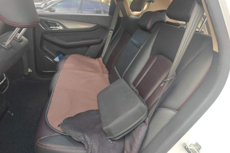 Used Baojun 560 2015 1.8L manual luxury version Left Rear Seat