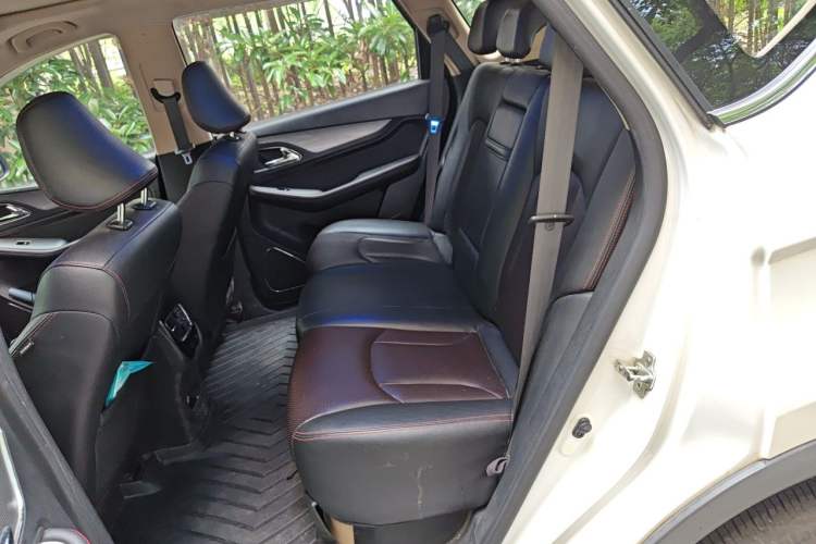 Used Baojun 560 2015 1.8L manual luxury version Left Rear Seat
