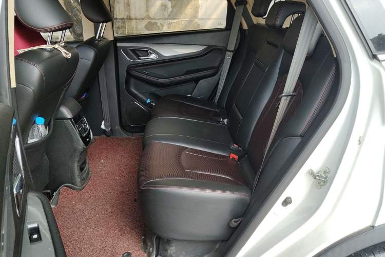 Used Baojun 560 2015 1.8L manual luxury version Left Rear Seat