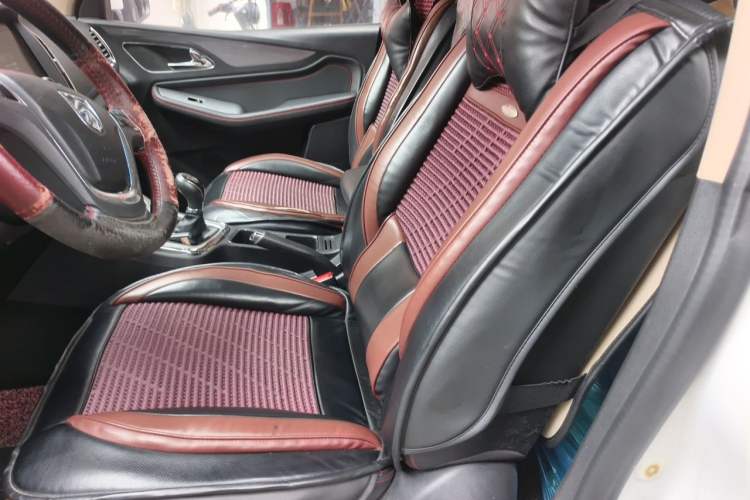 Used Baojun 560 2015 1.8L manual luxury version Left Rear Seat
