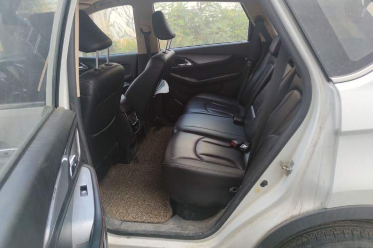 Used Baojun 560 2015 1.8L manual luxury version Left Rear Seat